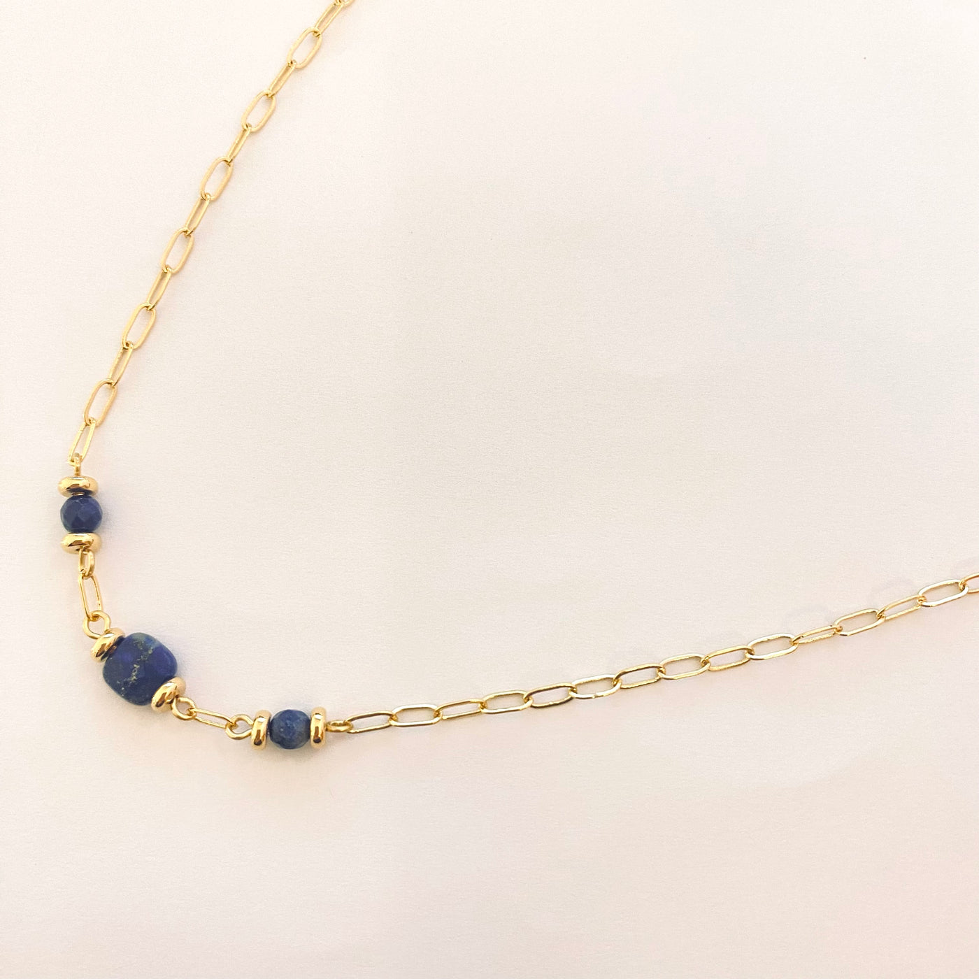 HESTIA – Blau vergoldete Halskette