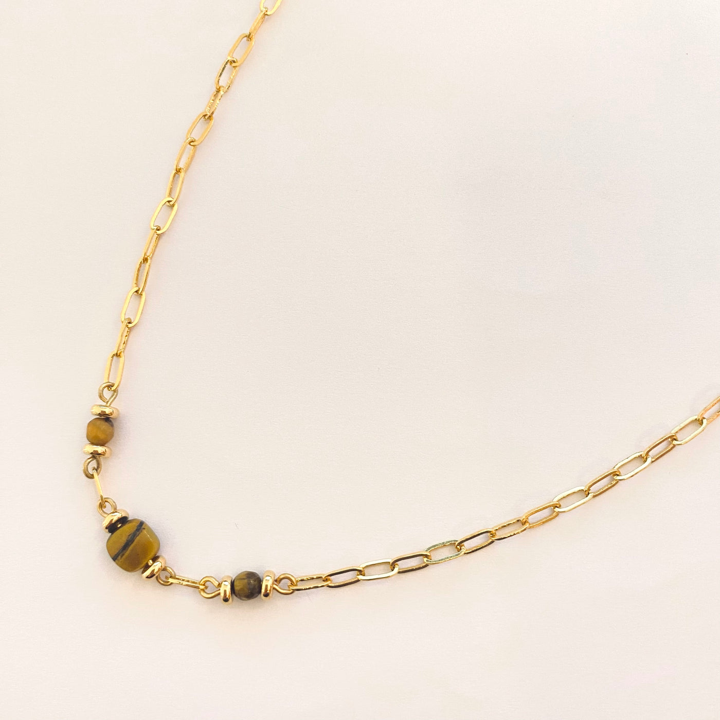 HESTIA – Vergoldete Tigerauge-Halskette